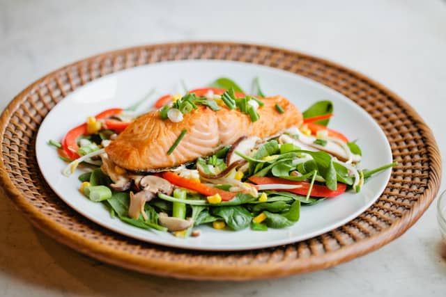 salmon and spinach salad
