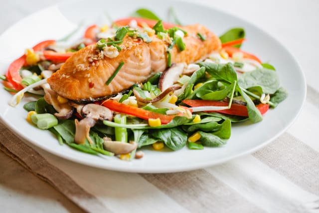 Sizzling Salmon and Spinach Salad